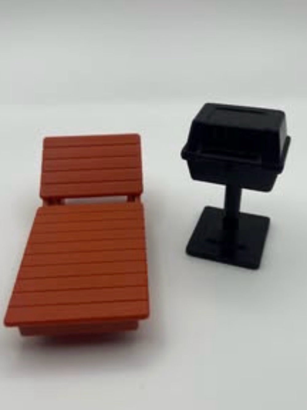 VTG Fisher Price Dollhouse Backyard Patio Recreation Chaise Lounge & Grill